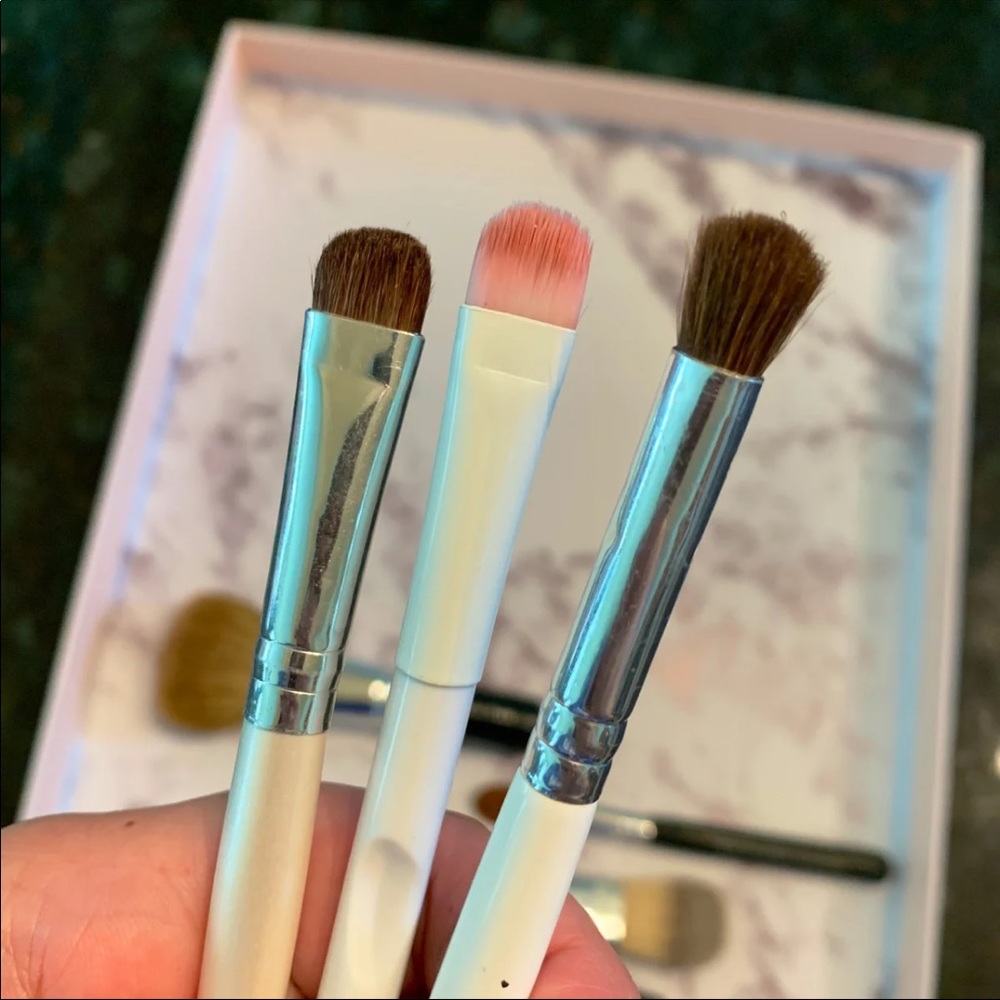 Makeup Brushes Bundle - Picture 5 of 8